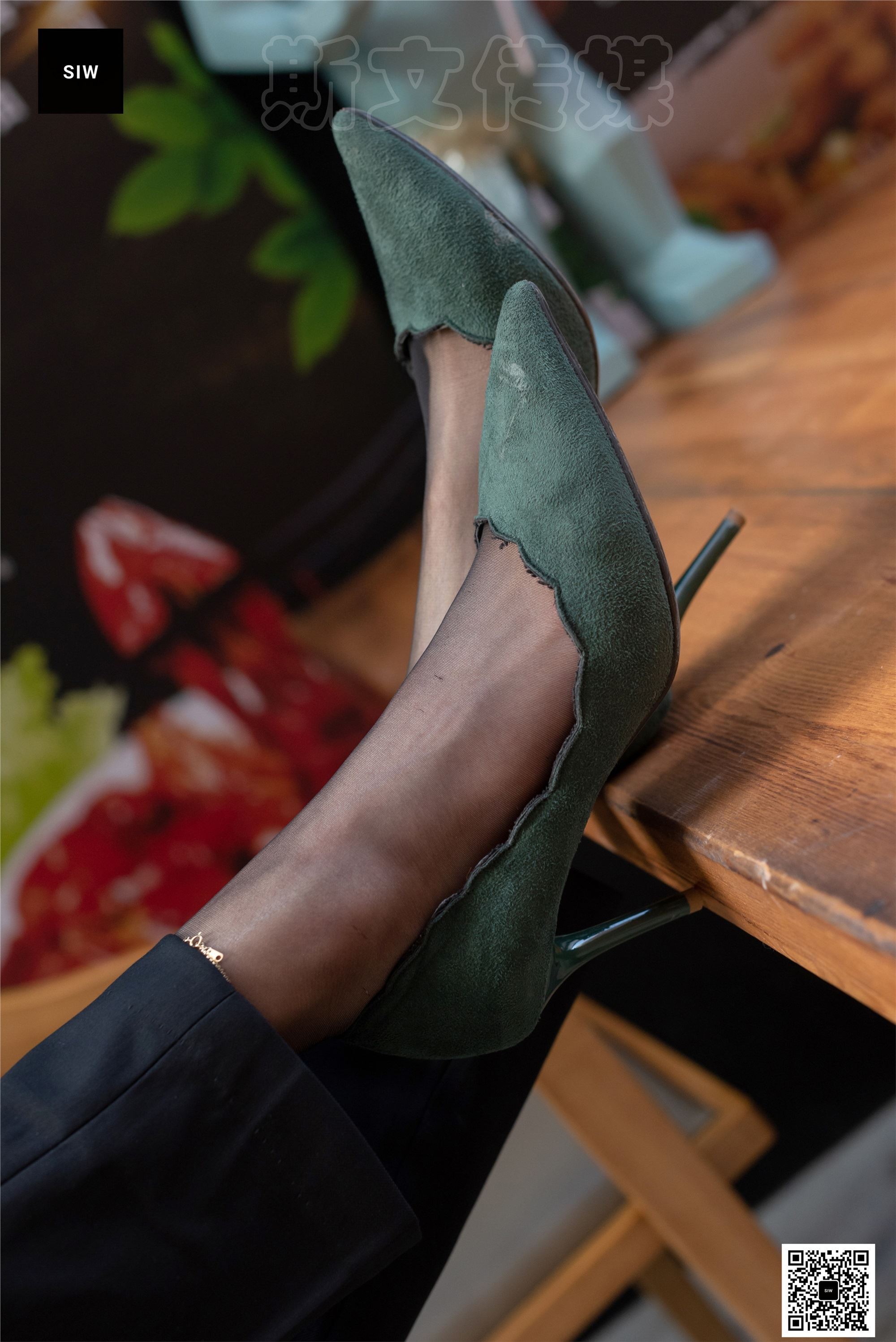 SIW斯文传媒 063 欧版翠绿印花高领长袖打底衫 - 新芳